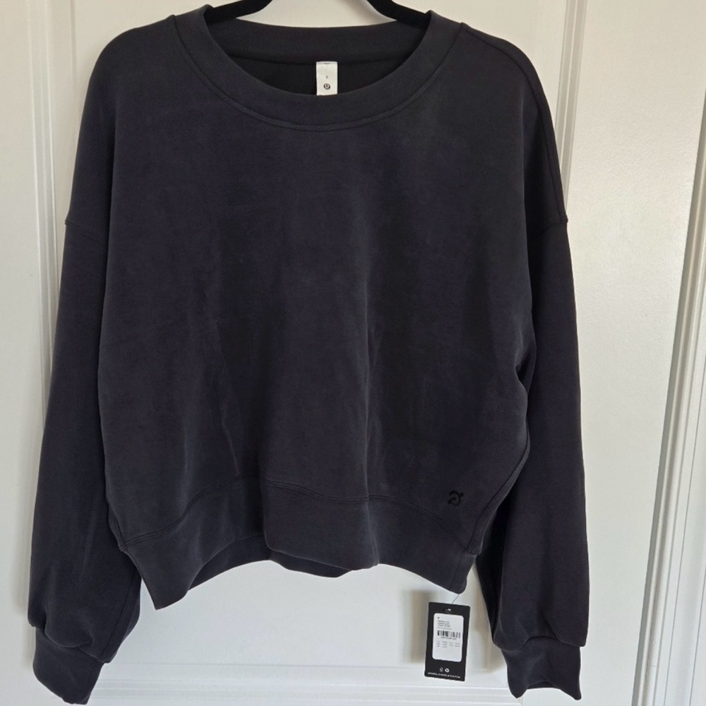 NWOT lululemon athletica Black Crewneck Cropped Sweatshirt